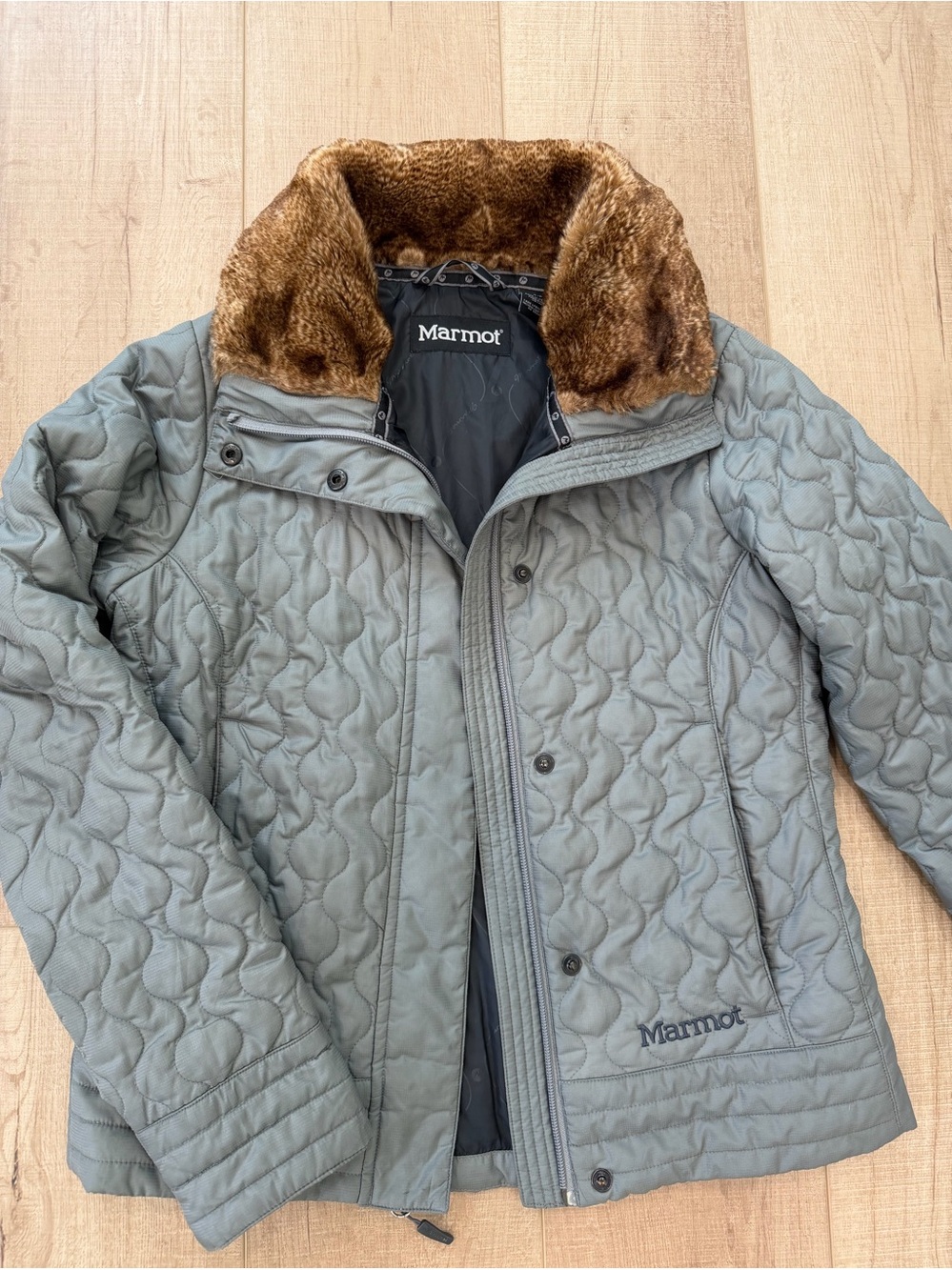 Marmot St. Moritz' Quilted Grey Jacket with Faux Fur Collar-Small